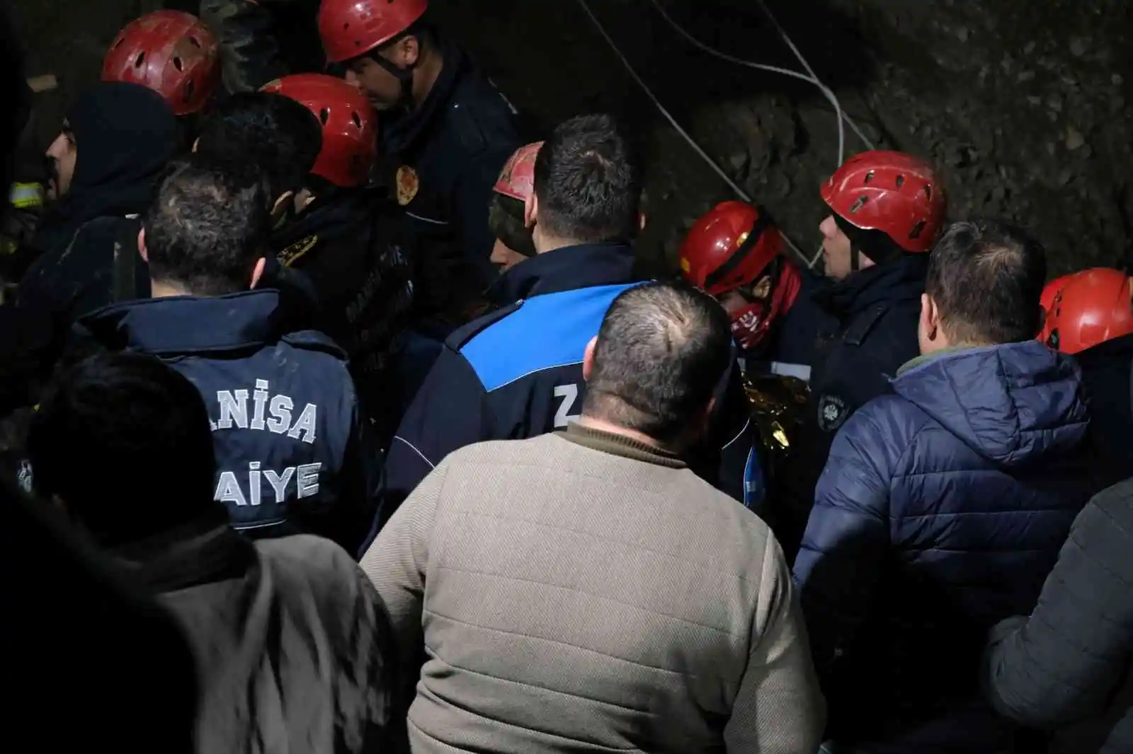 Kuyuya düşen baba-oğuldan acı haber: Cansız bedenler 20 metre derinlikten 10 saat sonra çıkarıldı
