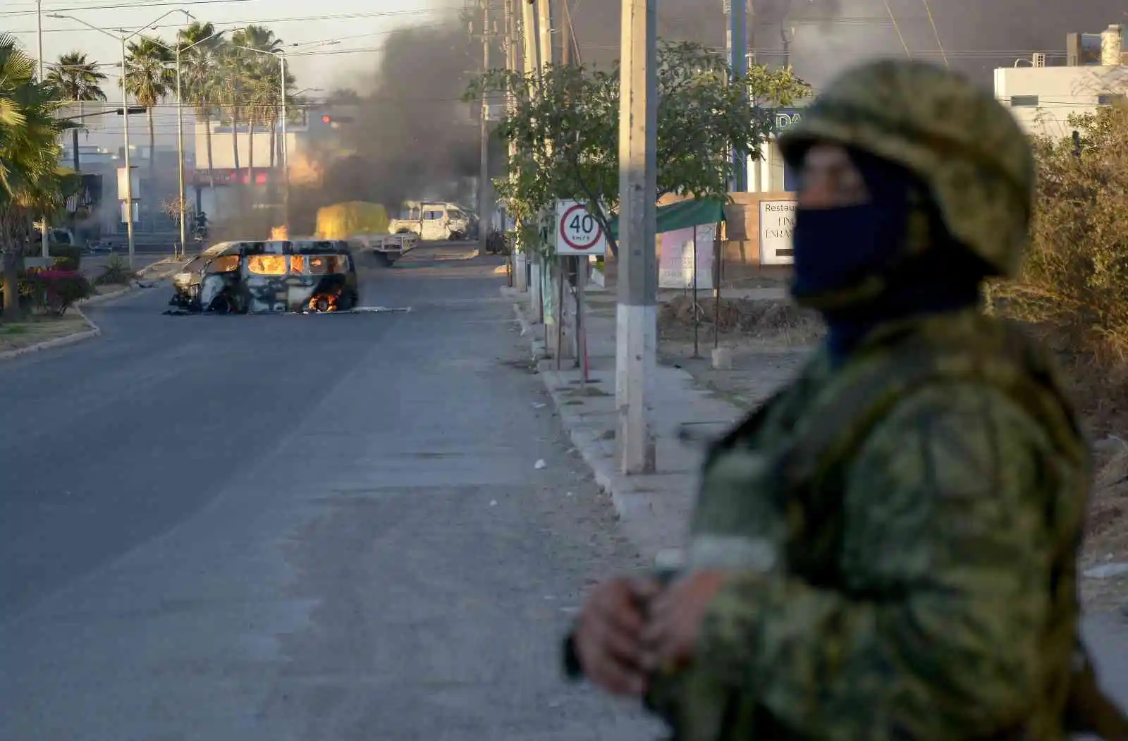 Lideri yakalanan Sinaloa Karteli Meksika'da terör estiriyor: 7 yaralı
