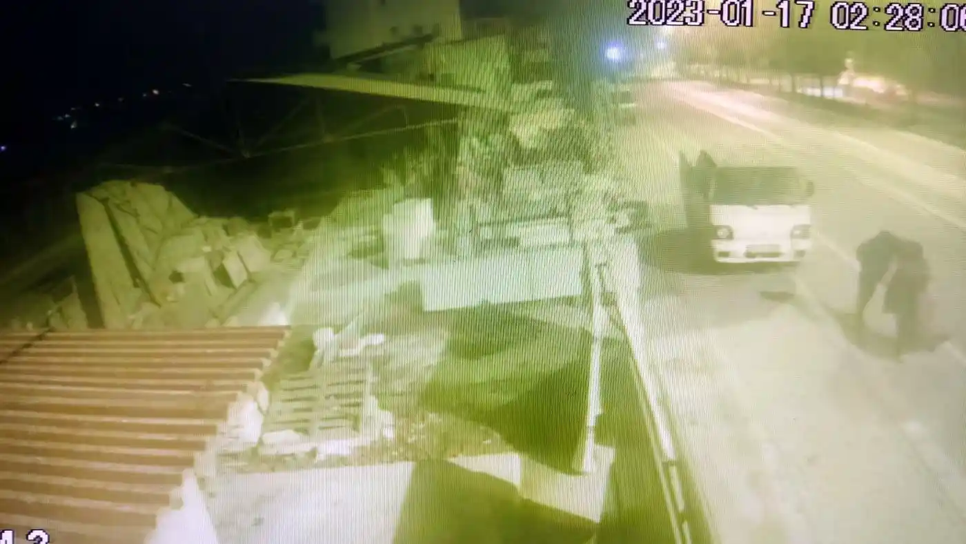 Litrelerce motor ve zeytinyağı çaldı, güvenlik kamerasına yakalandı