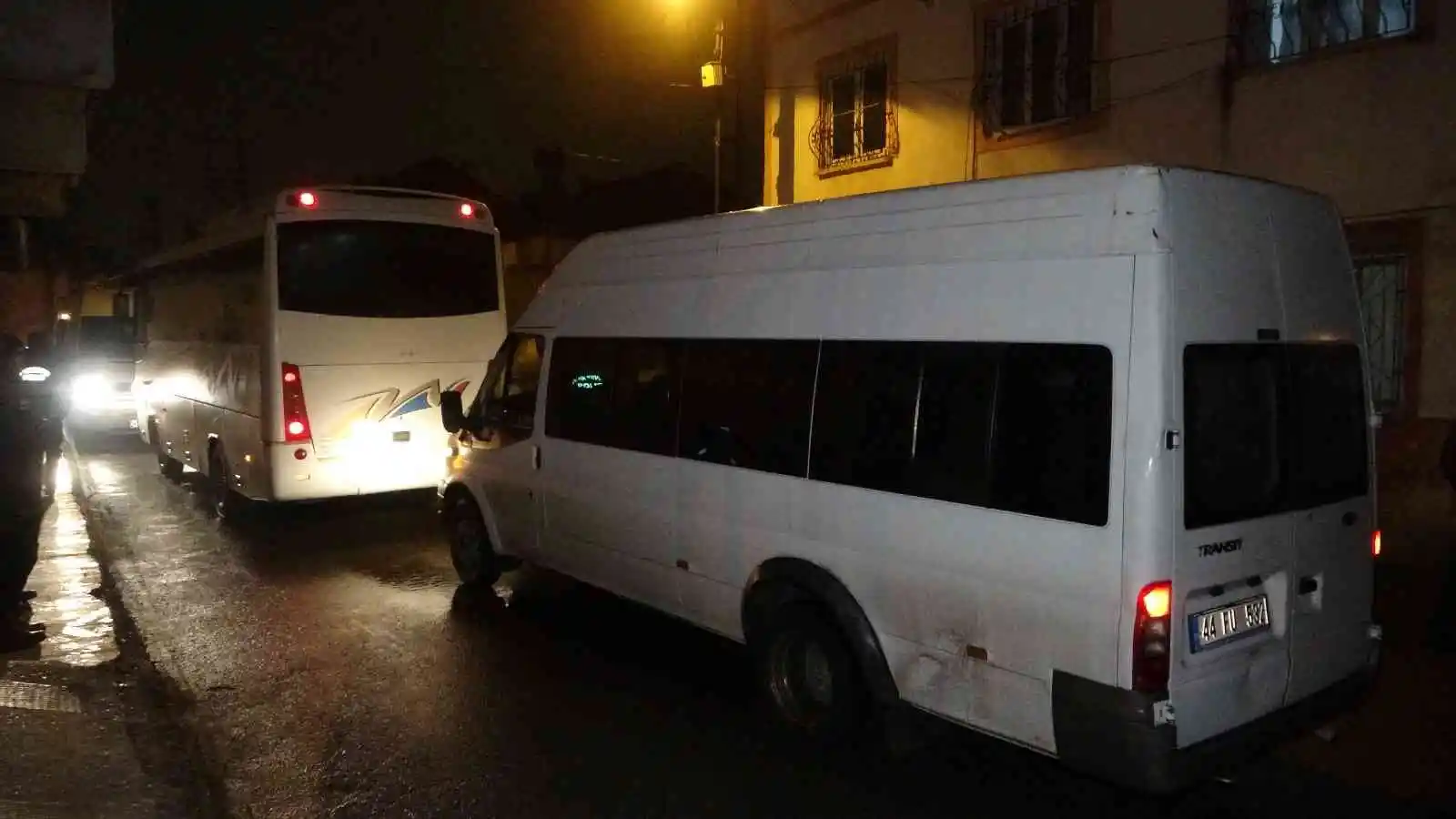 Malatya’da bir evde 35 düzensiz göçmen yakalandı