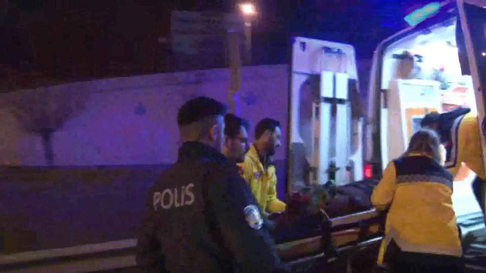 Maltepe’de otomobil minibüse arkadan çarptı: 4 yaralı