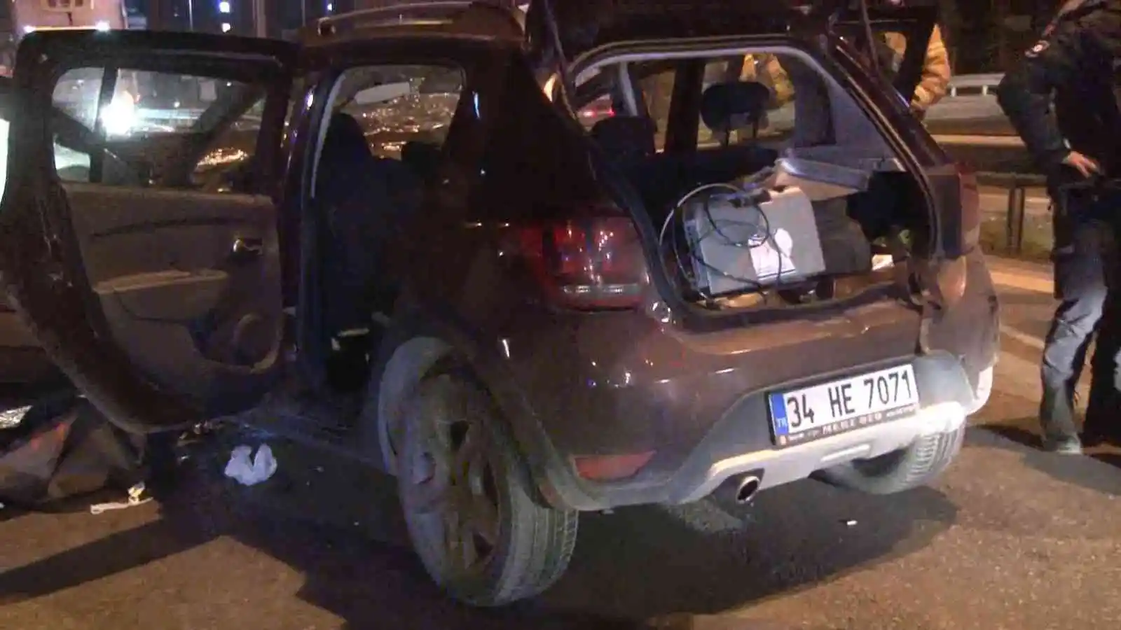 Maltepe’de otomobil minibüse arkadan çarptı: 4 yaralı
