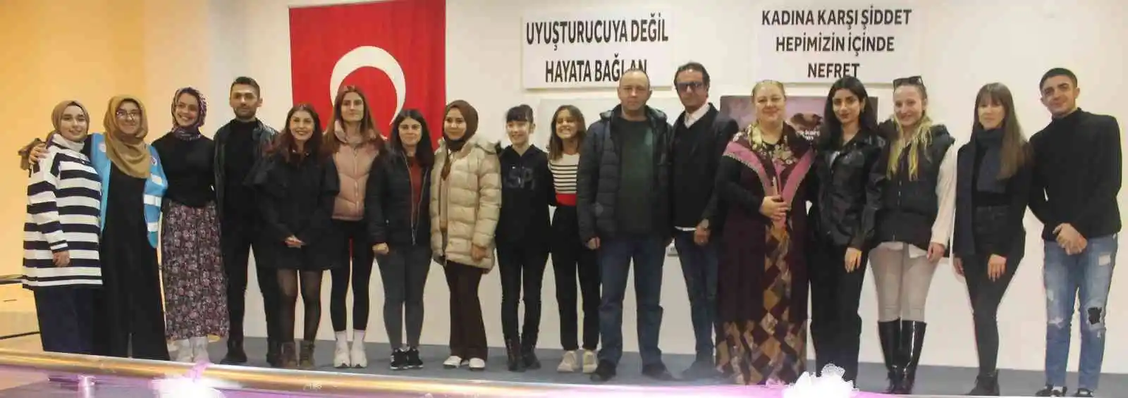 Manyas’ta madde bağımlılığı ve kadına şiddet konusu sahneye taşındı