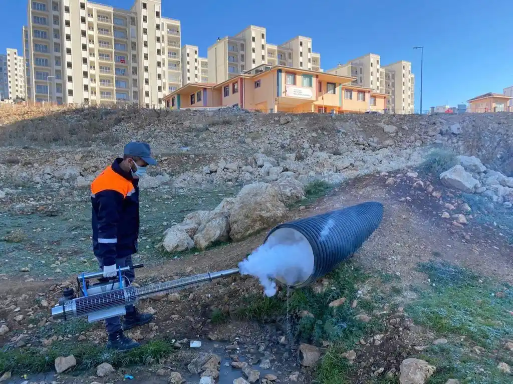 Mardin’de 193 bin çöp konteyneri, 80 bin rögar ve binlerce nokta ilaçlandı