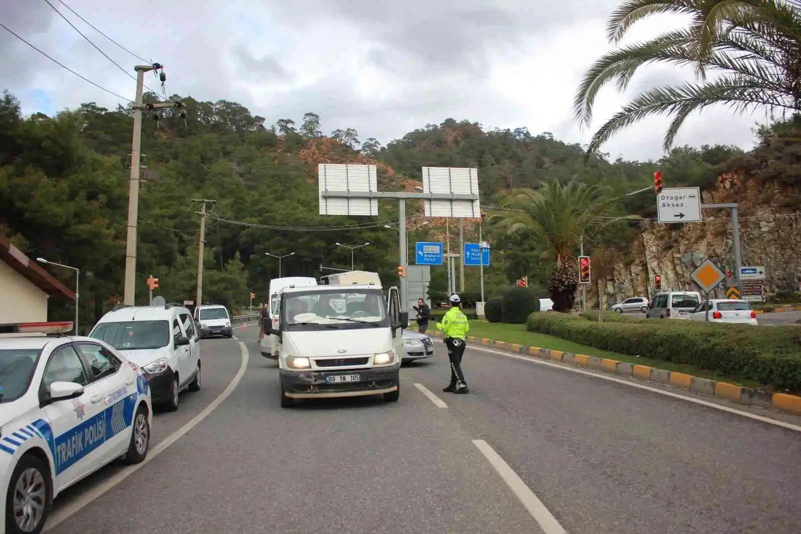 Marmaris ilçe girişi ve çıkışı kontrol edilmeye devam ediyor