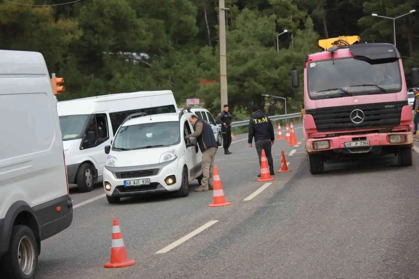 Marmaris ilçe girişi ve çıkışı kontrol edilmeye devam ediyor
