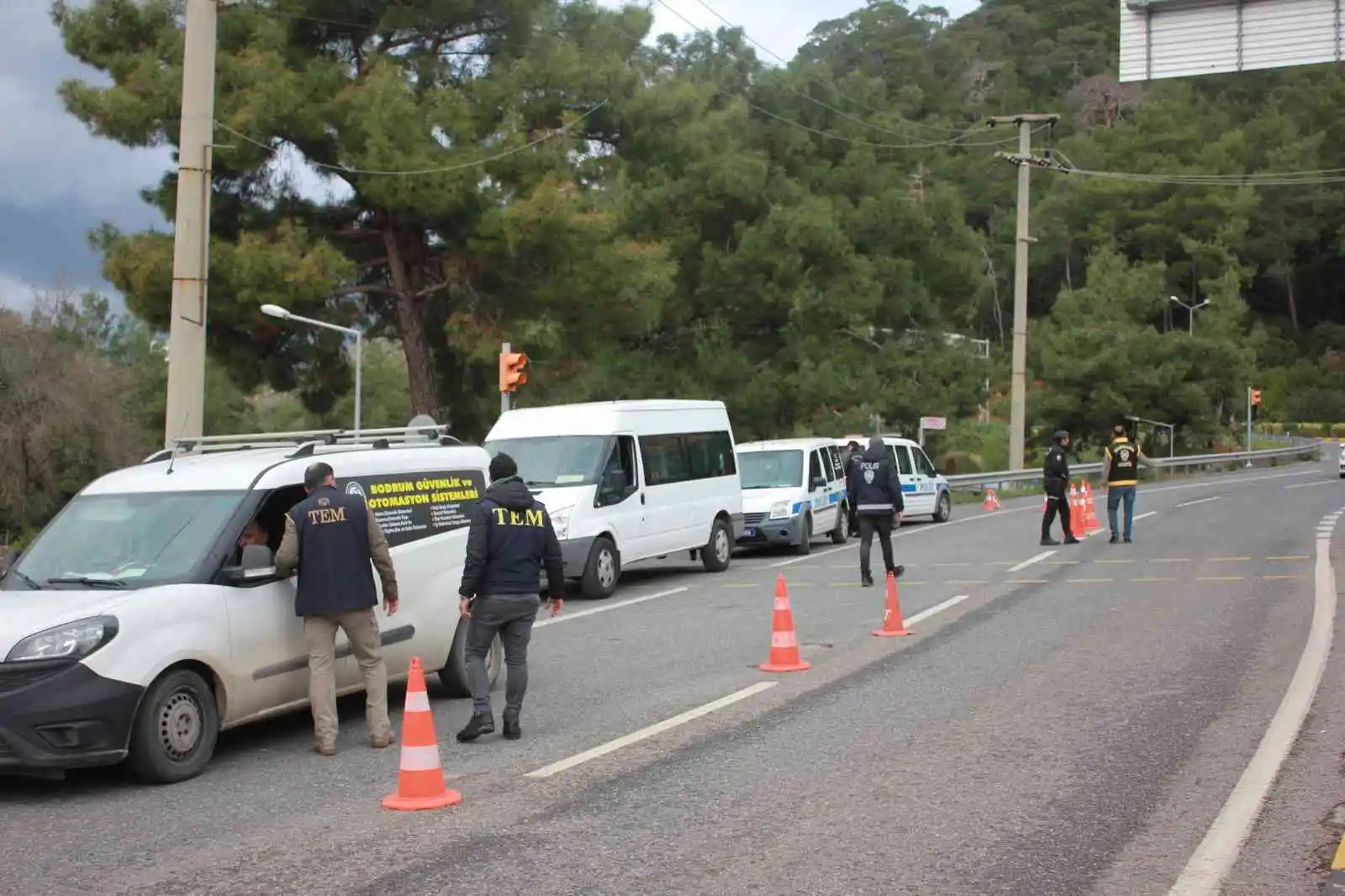 Marmaris ilçe girişi ve çıkışı kontrol edilmeye devam ediyor