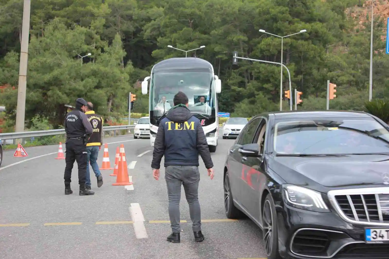 Marmaris ilçe girişi ve çıkışı kontrol edilmeye devam ediyor
