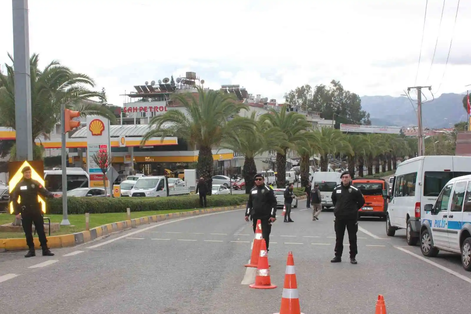 Marmaris ilçe girişi ve çıkışı kontrol edilmeye devam ediyor