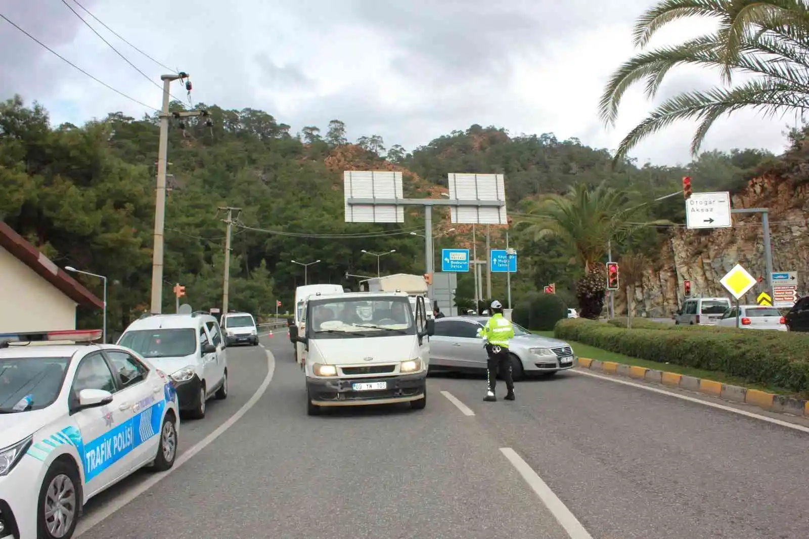 Marmaris ilçe girişi ve çıkışı kontrol edilmeye devam ediyor
