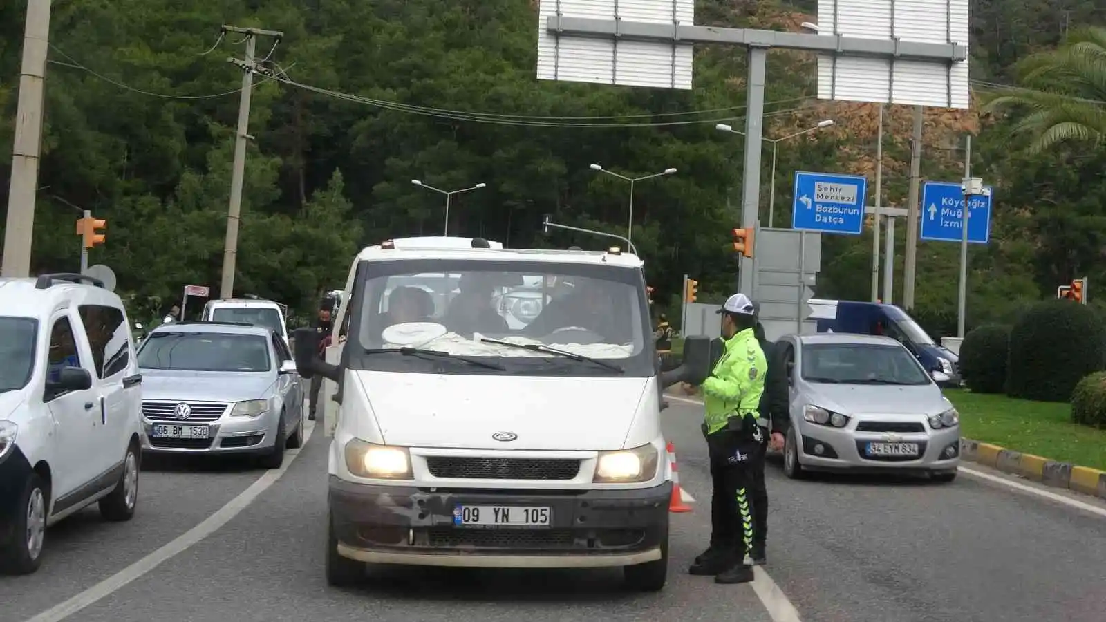 Marmaris ilçe girişi ve çıkışı kontrol edilmeye devam ediyor