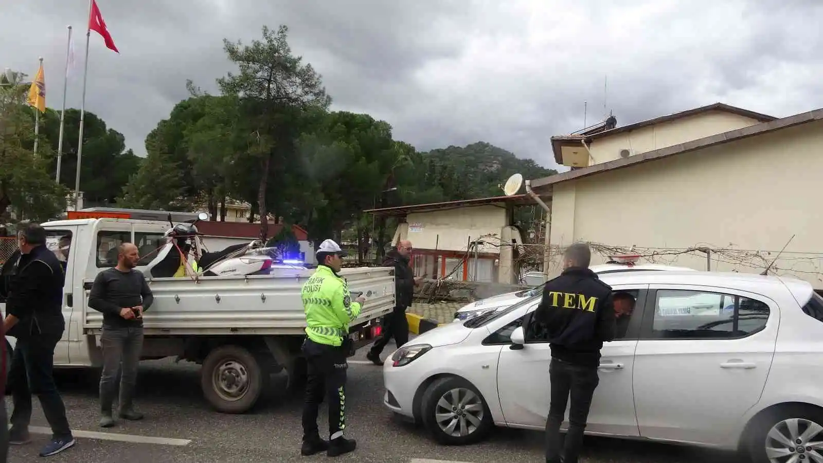 Marmaris ilçe girişi ve çıkışı kontrol edilmeye devam ediyor