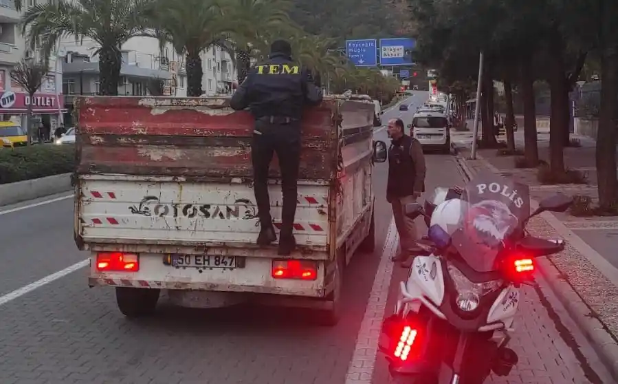 Marmaris ilçe girişi ve çıkışı kontrol edilmeye devam ediyor