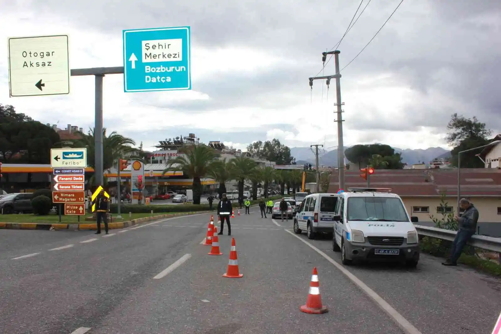 Marmaris ilçe girişi ve çıkışı kontrol edilmeye devam ediyor