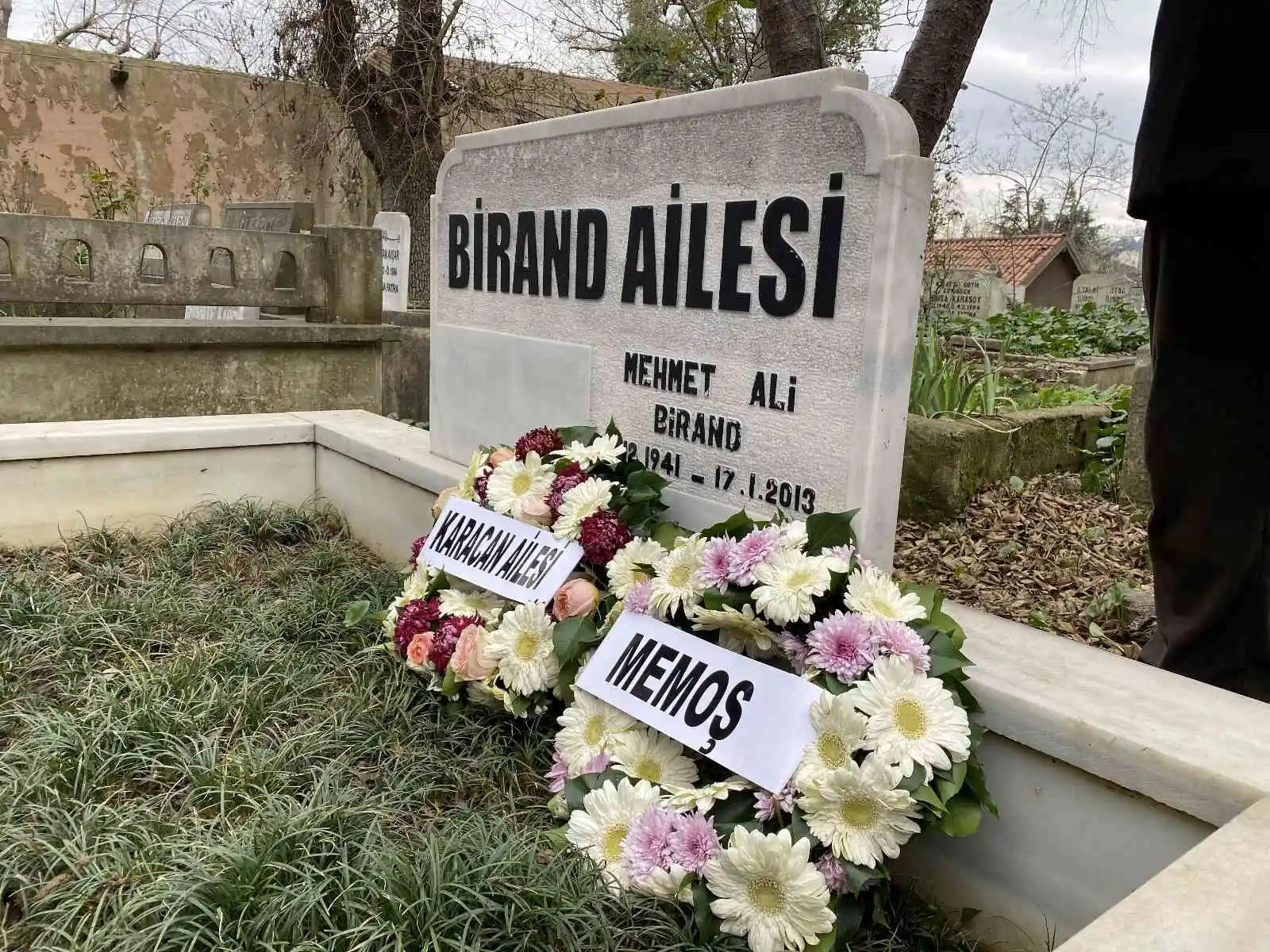 Mehmet Ali Birand vefatının 10. yıl dönümünde mezarı başında anıldı
