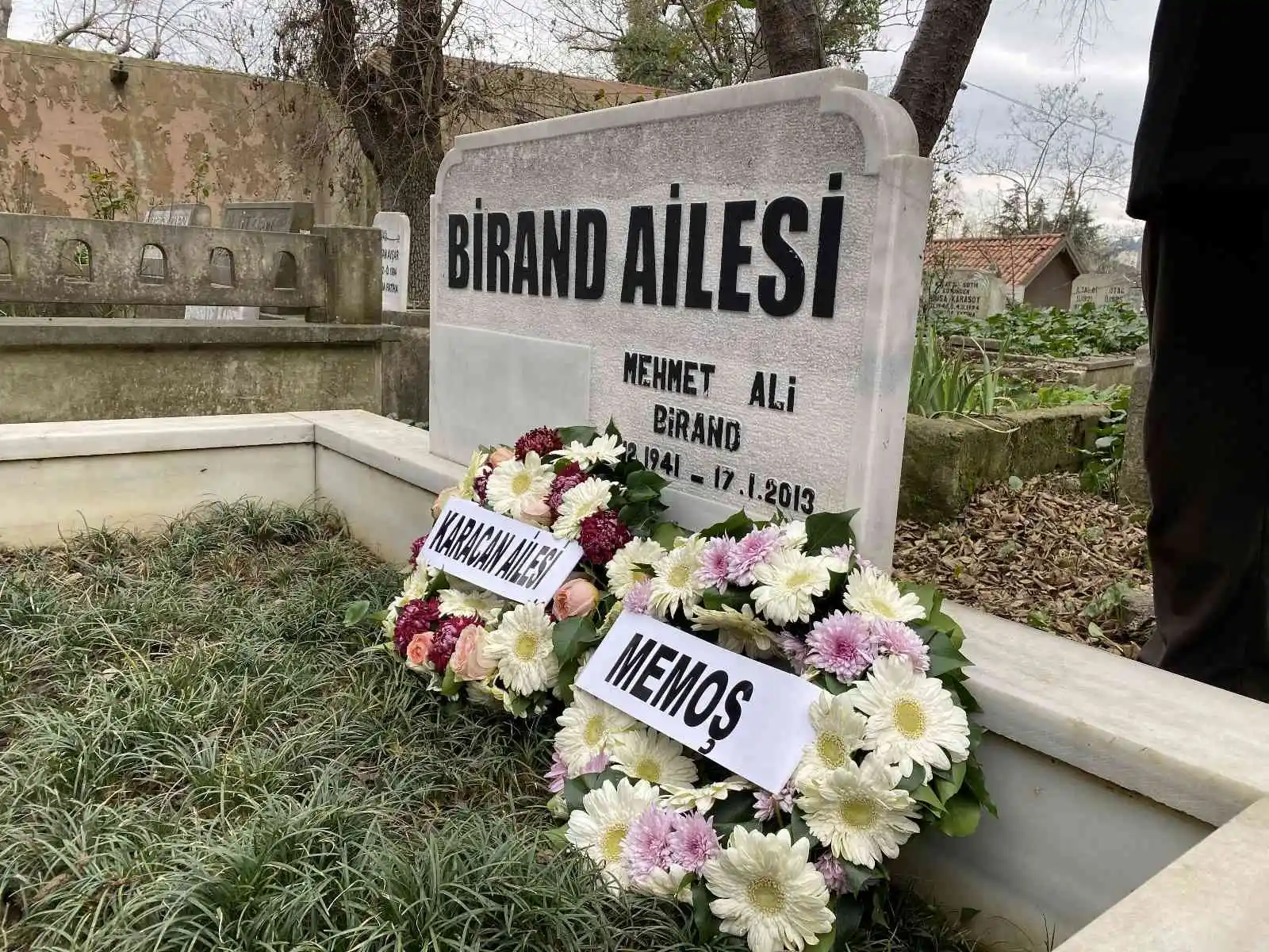 Mehmet Ali Birand vefatının 10. yıl dönümünde mezarı başında anıldı