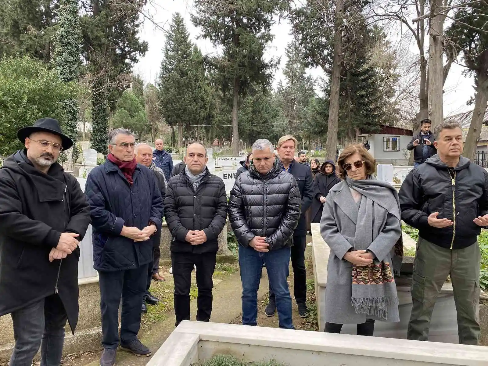 Mehmet Ali Birand vefatının 10. yıl dönümünde mezarı başında anıldı