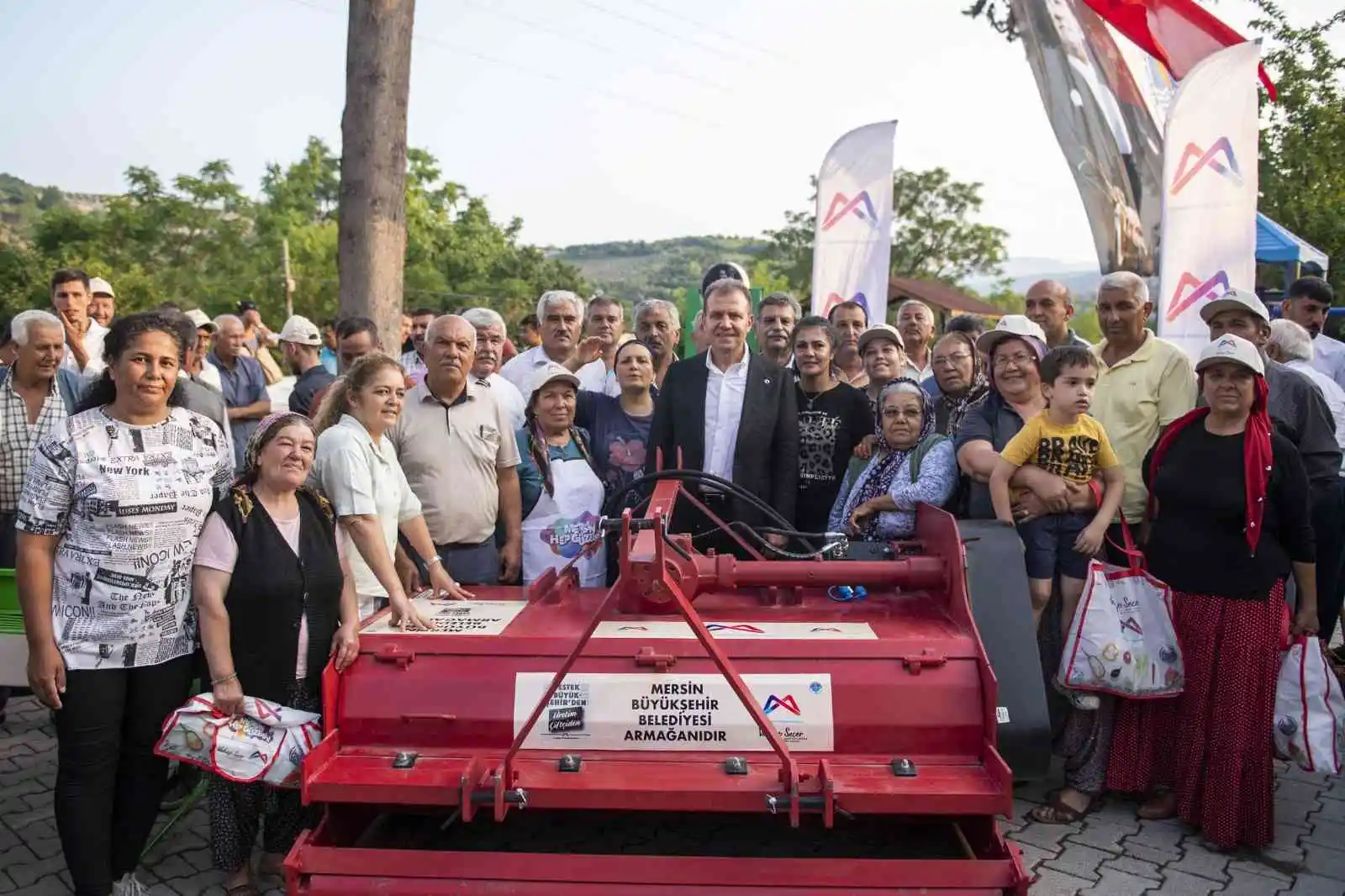 Mersin Büyükşehir Belediyesinden üreticiye destek sürüyor
