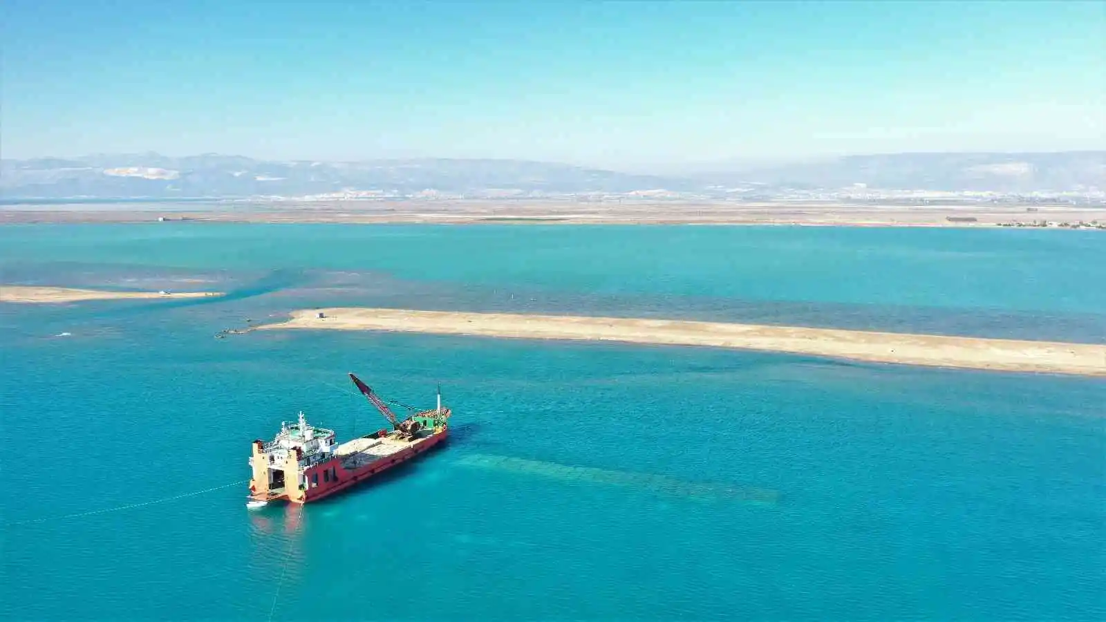Mersin'de deniz kıyısına 2 bin metrelik koruma kalkanı