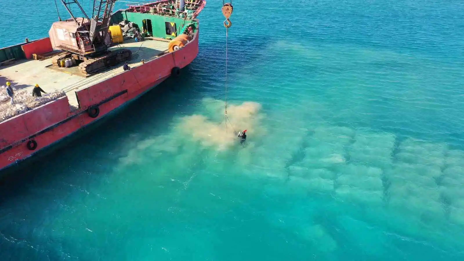 Mersin’de deniz kıyısına 2 bin metrelik koruma kalkanı