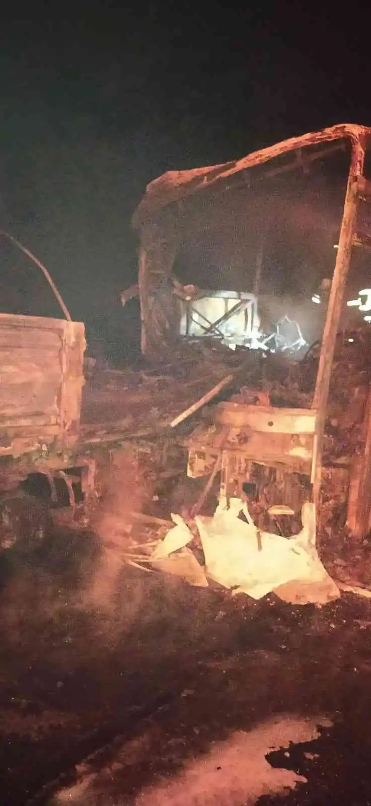 Mersin'de otobüs tıra arkadan çarptı: 3 ölü, 37 yaralı
