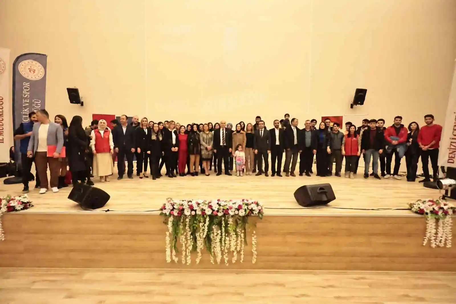 Metin Şentürk yurtlarda kalan öğrencilerle buluştu