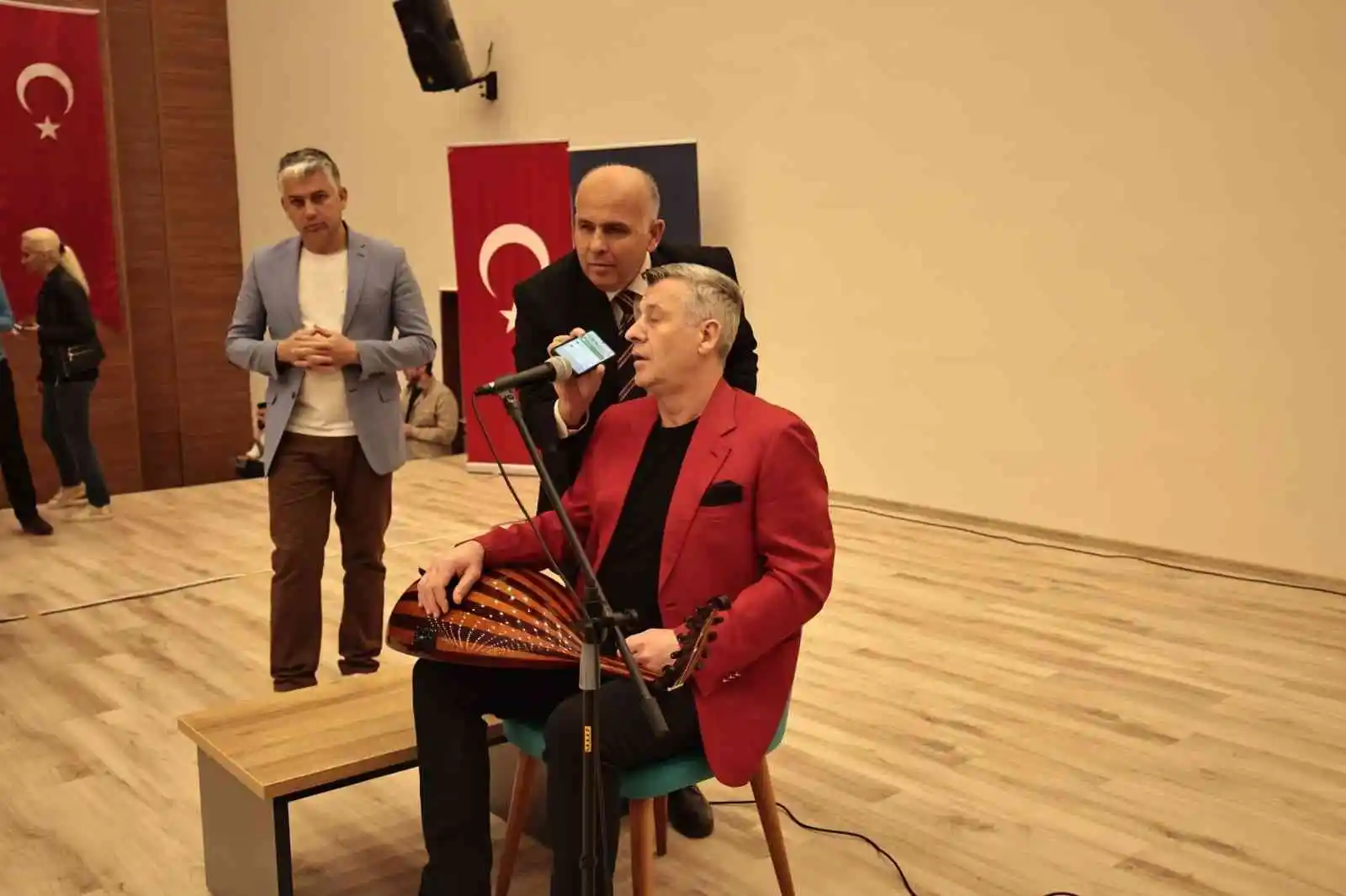 Metin Şentürk yurtlarda kalan öğrencilerle buluştu