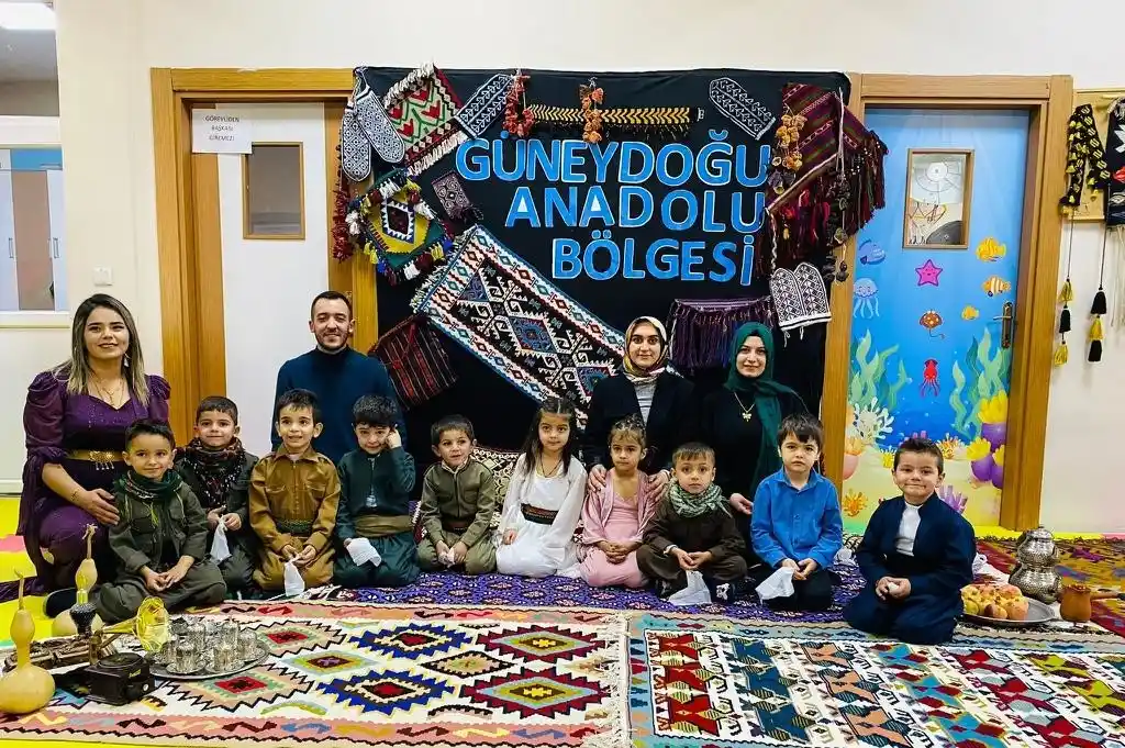 Minik öğrenciler Güneydoğu Anadolu kültürünü okullarında yaşattı