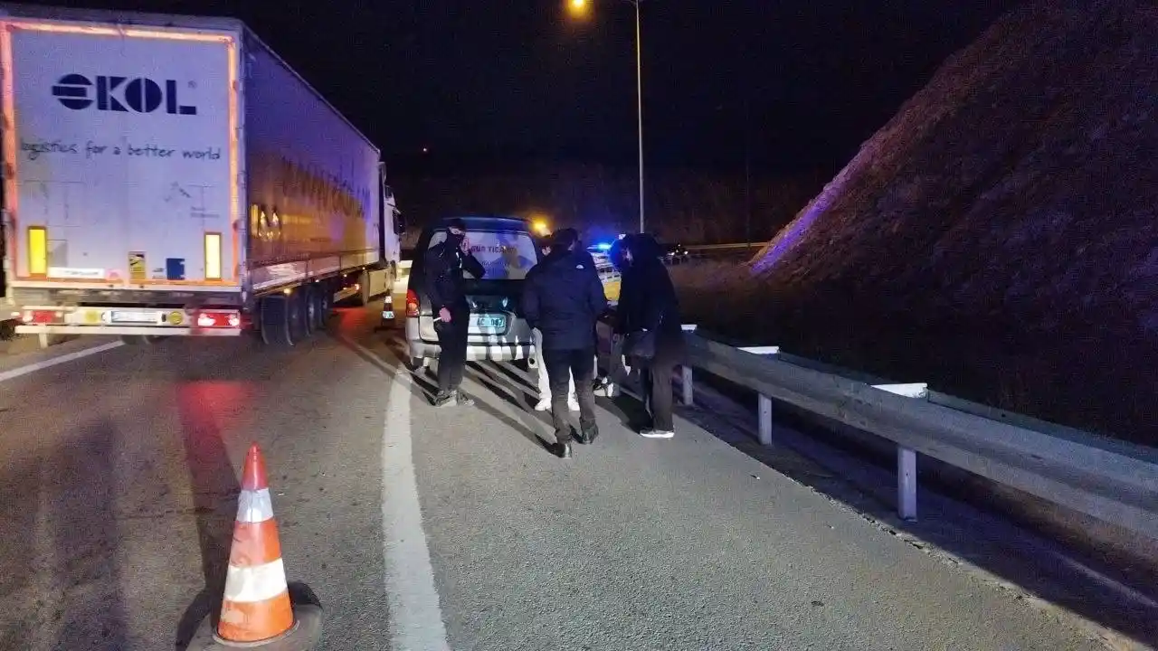 Motosiklet bariyerlere çarptı: 1 ölü, 1 yaralı