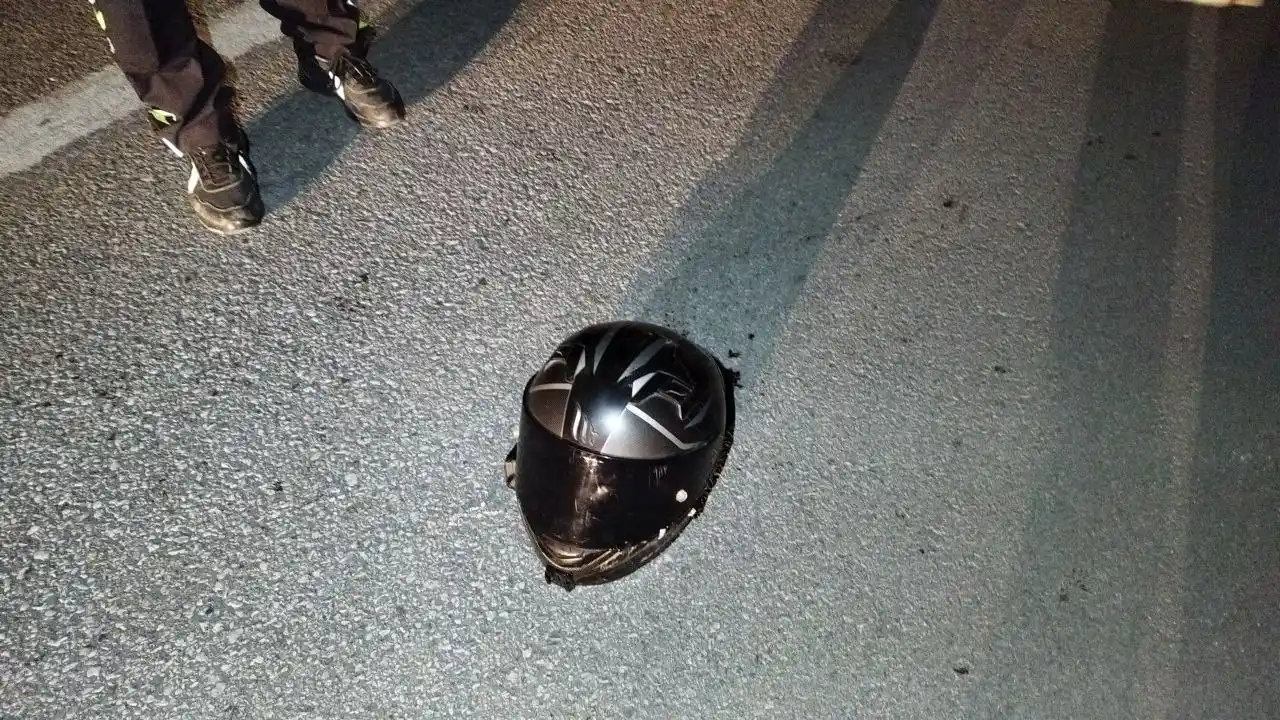 Motosiklet bariyerlere çarptı: 1 ölü, 1 yaralı