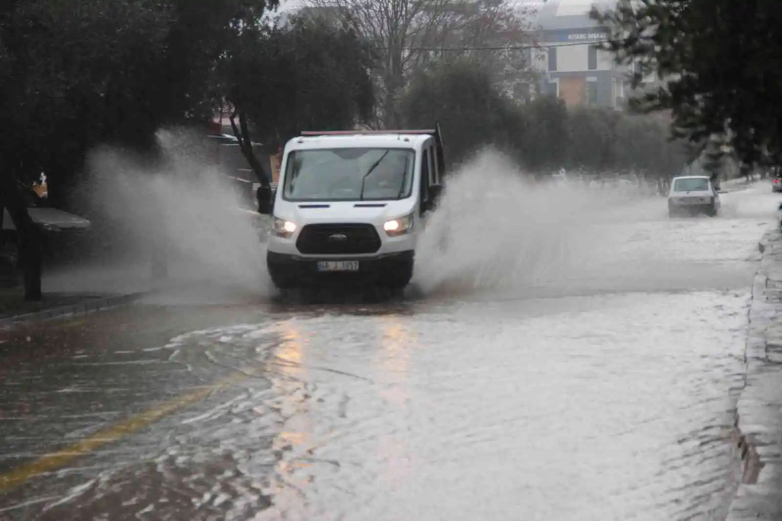 Muğla'da sağanak yağış etkili oluyor