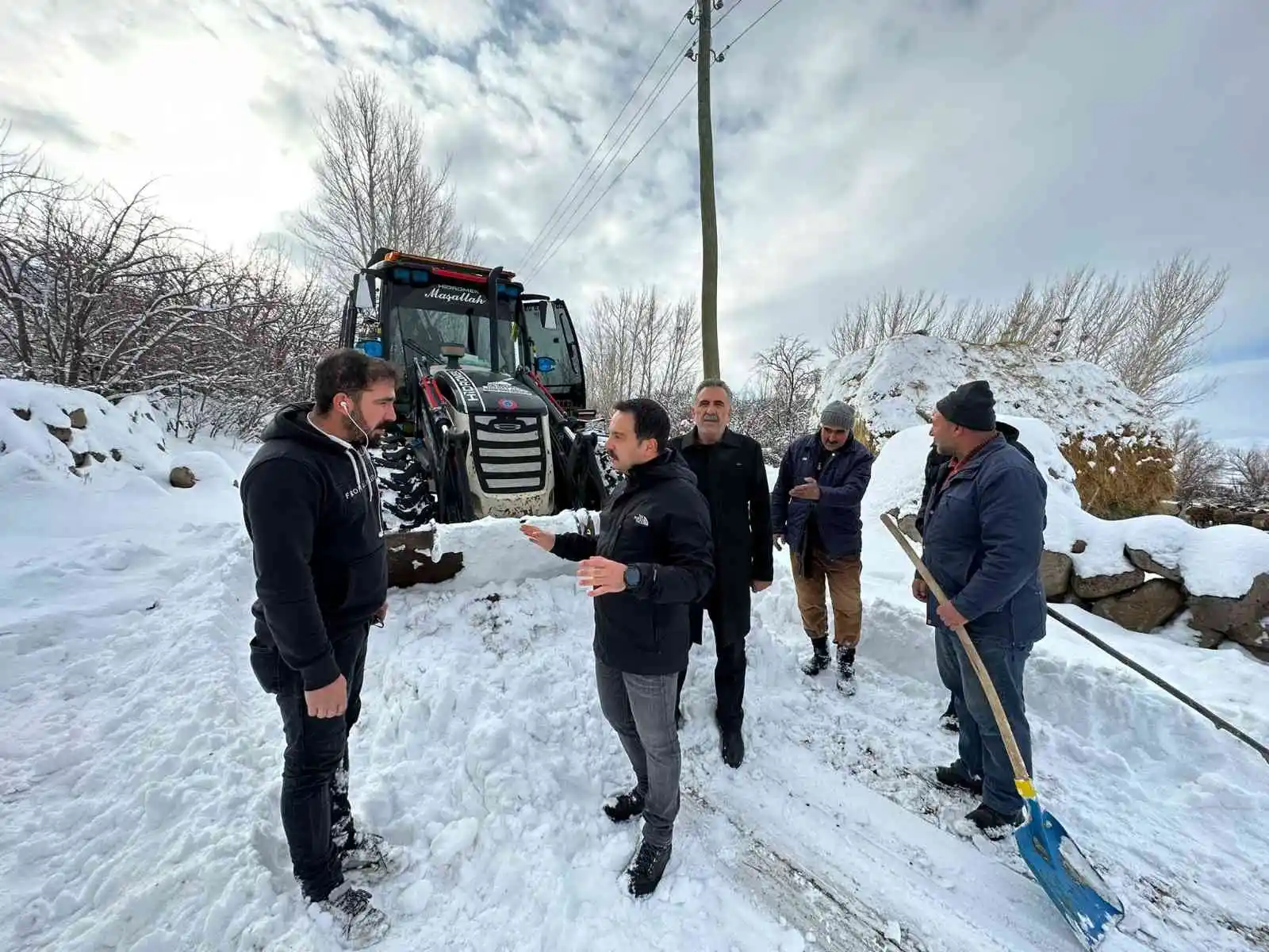 Muradiye'de karla mücadele çalışmaları başladı
