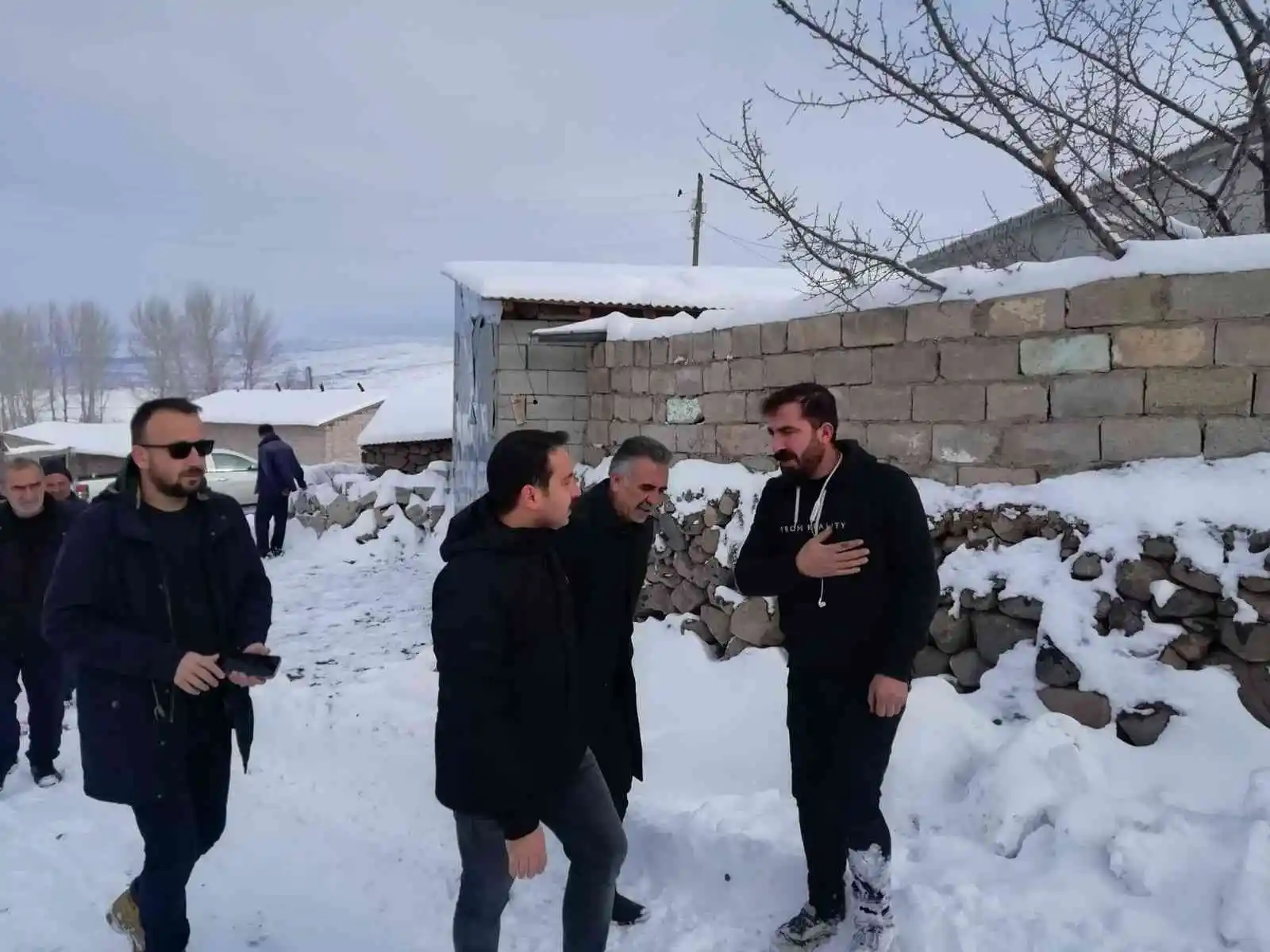 Muradiye’de karla mücadele çalışmaları başladı