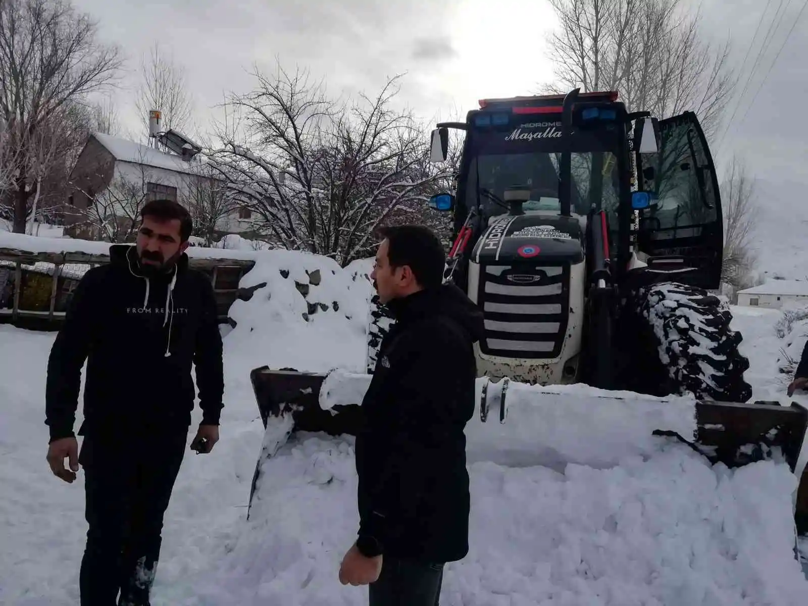 Muradiye’de karla mücadele çalışmaları başladı