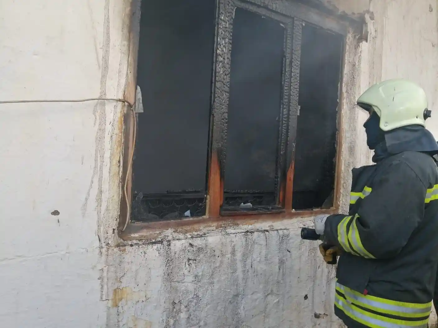 Müstakil ev yangında kullanılmaz hale geldi