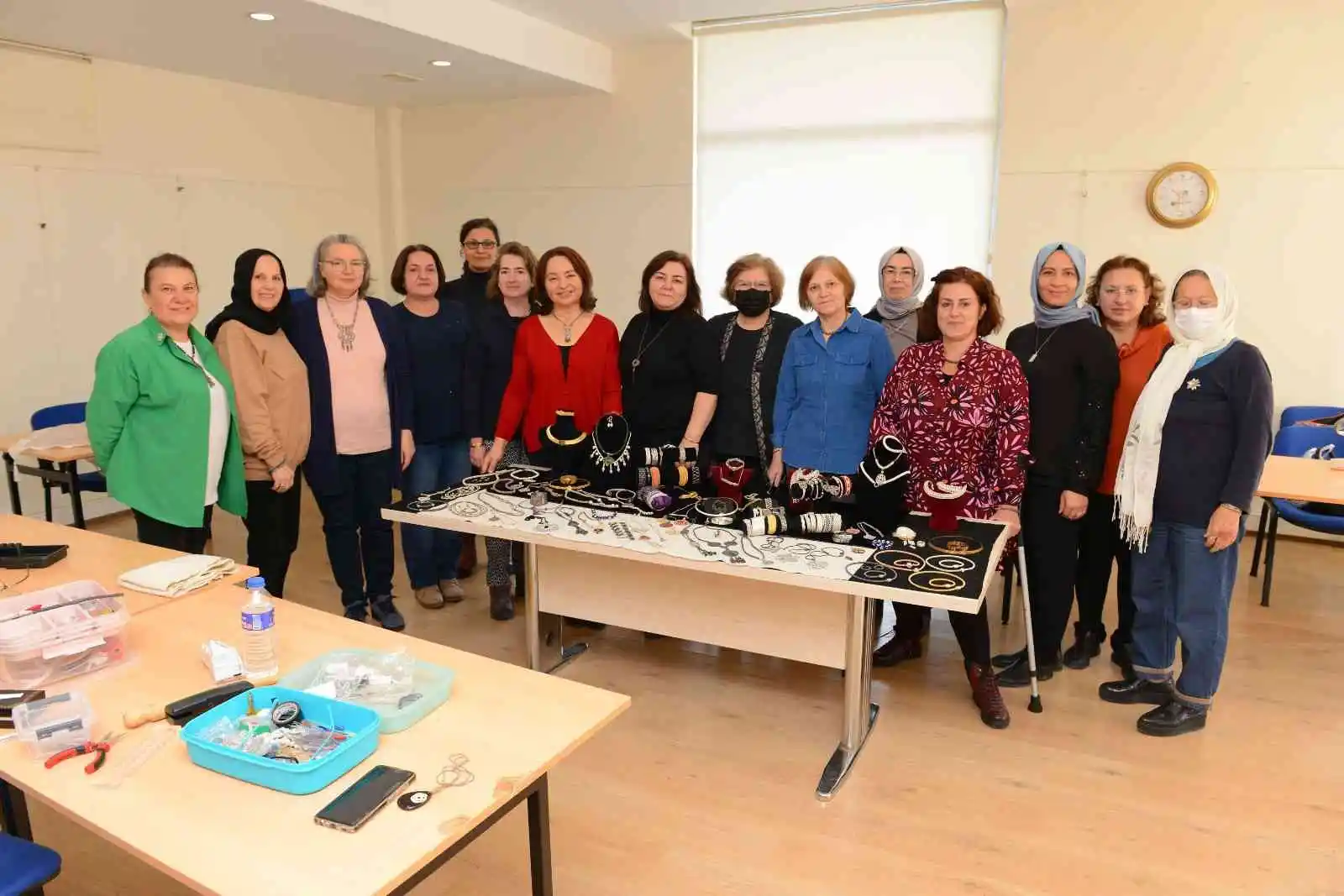 NİLSEM kursiyerleri gümüş kazaz sanatını öğreniyor