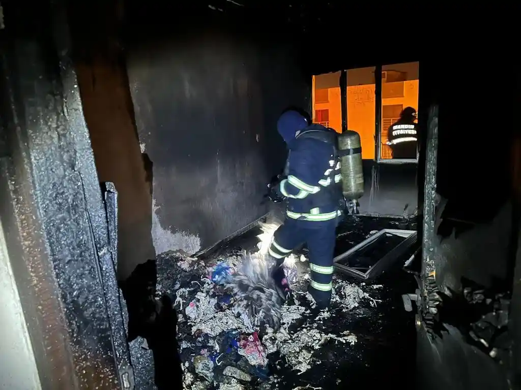 Nusaybin'de çıkan yangın evi kullanılamaz hale getirdi
