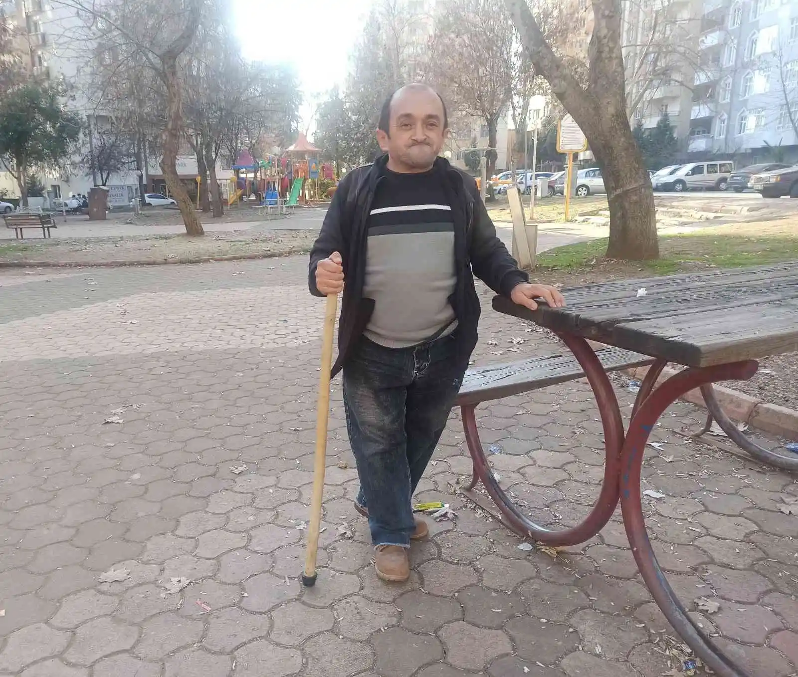 Ortopedik engelli Hikmet, kendi yuvasını kurmak istiyor