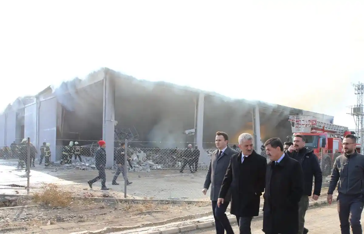 OSB’de çıkan yangına 17 itfaiye aracı ile 65 itfaiye personeli müdahale etti