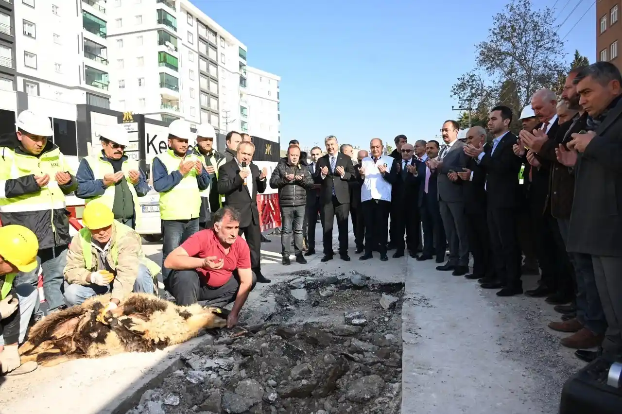 Osmaniye merkez içme suyu ve merkez kanalizasyon projesinde ilk kepçe vuruldu
