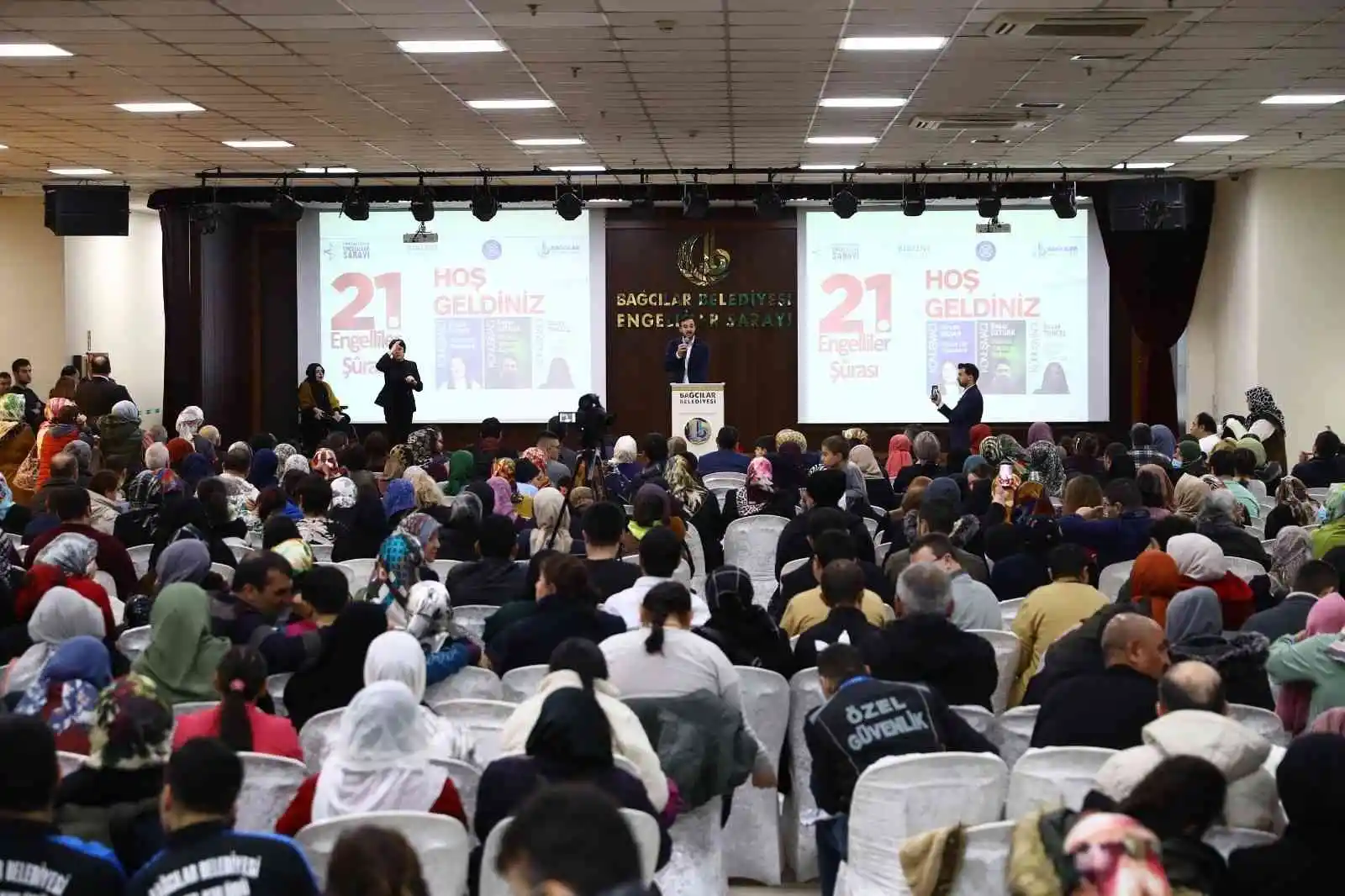 Otistik yazar Birsen Başar, Bağcılar’da otizmi anlattı