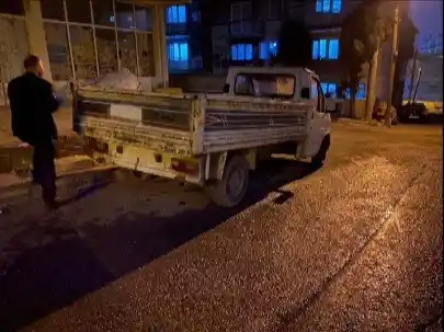 Oto fareleri kılık değiştirirken kıskıvrak yakalandı