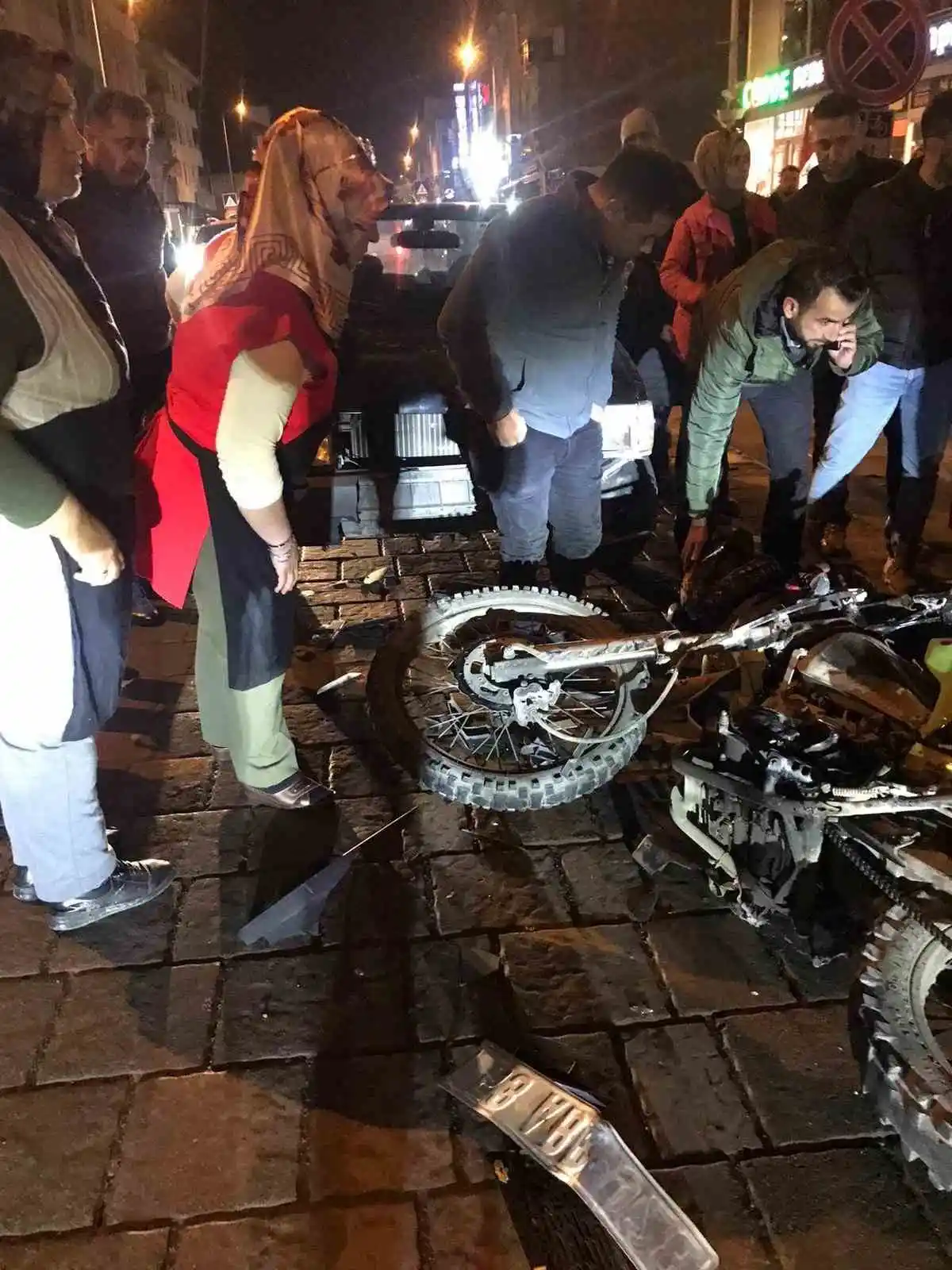 Otomobil ile motosikletli kurye çarpıştı: 1 yaralı