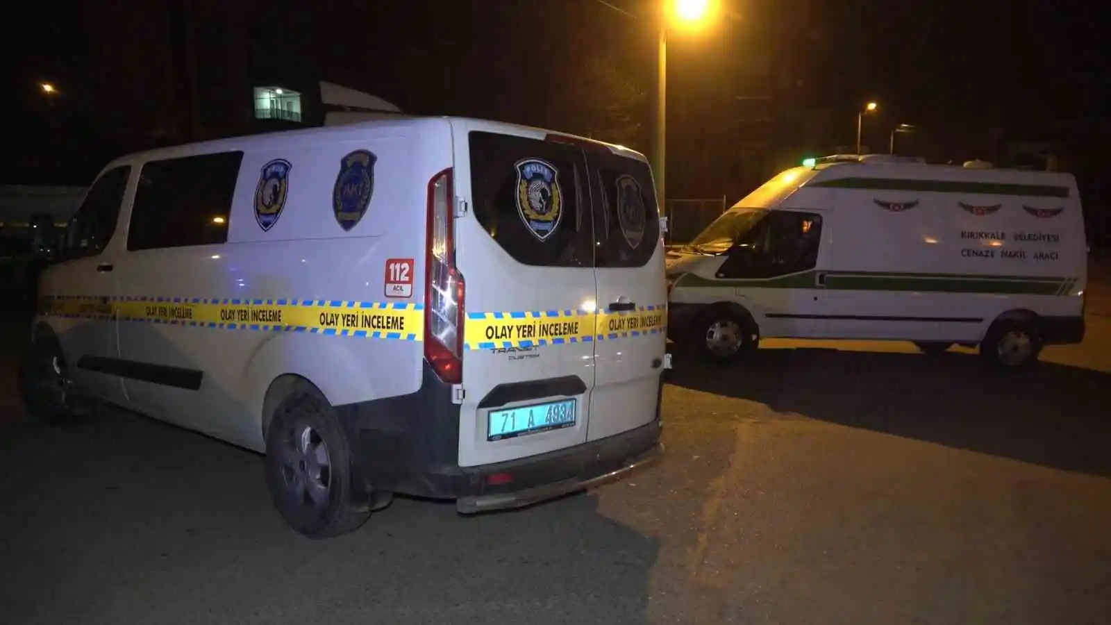 Otomobil, park halindeki tıra ok gibi saplandı: Sürücü hayatını kaybetti