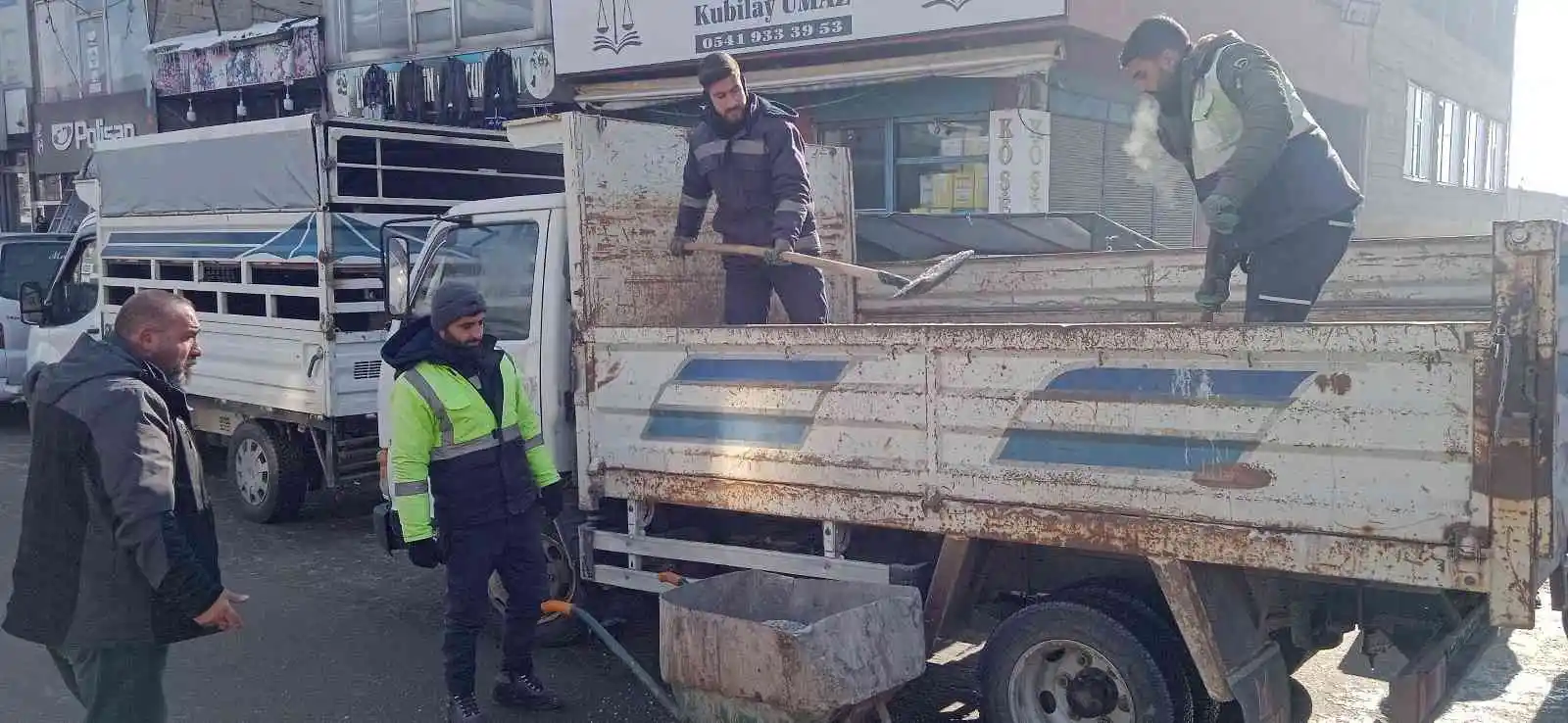 Özalp ilçesinde tuzlama çalışması yapıldı
