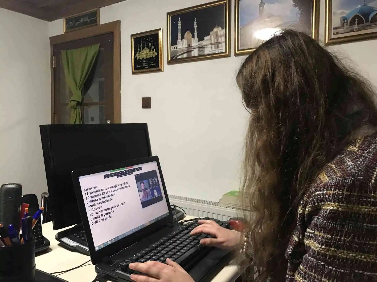 (ÖZEL) Tek başına 7 yılda farklı ülkelerden 4 bin 500 öğrenciye Türkçe öğretti