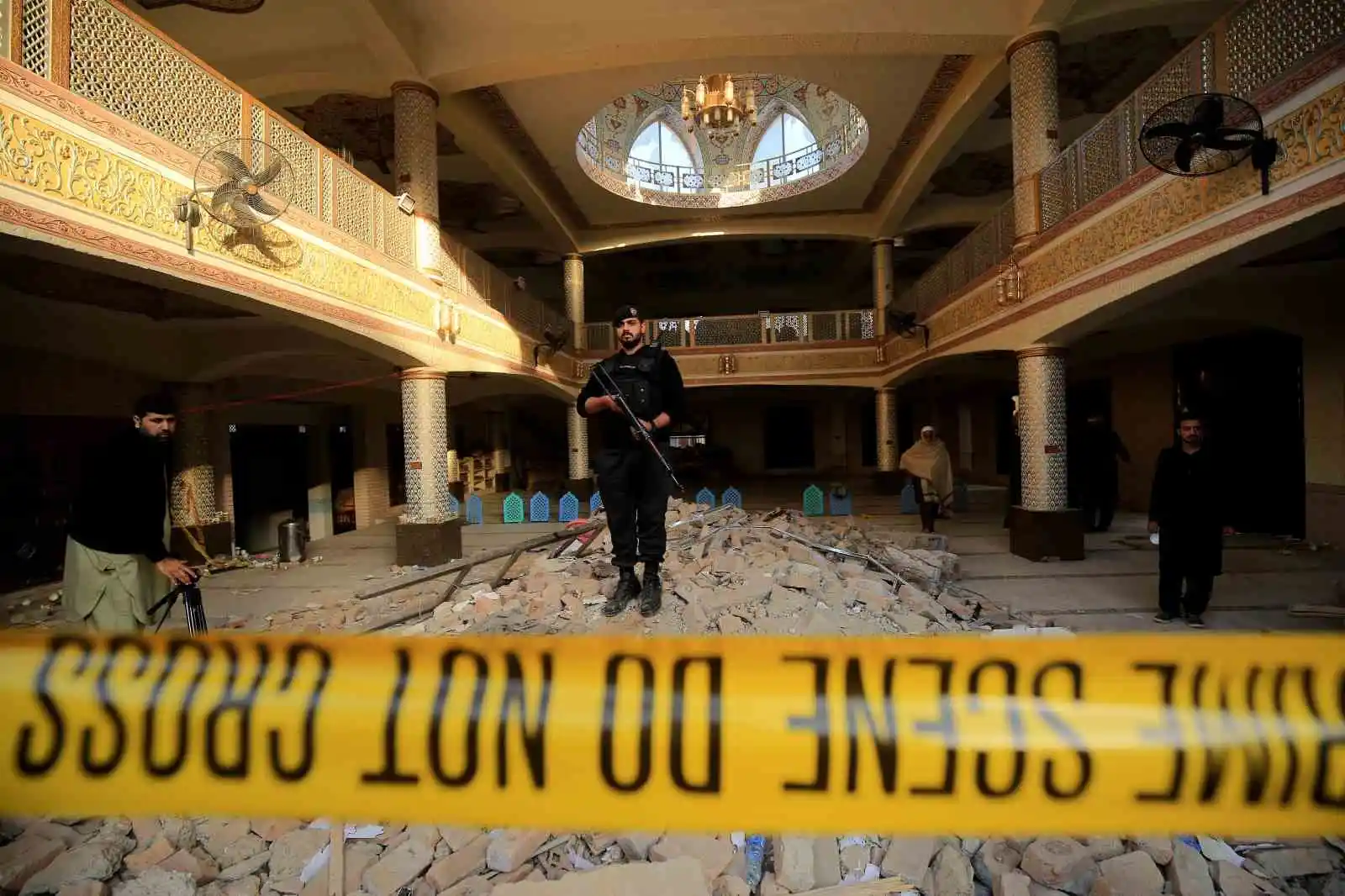 Pakistan’daki cami saldırısında can kaybı 100’e yükseldi
