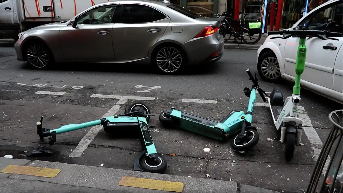 Paris’te elektrikli scooterlar için 2 Nisan’da referandum yapılacak