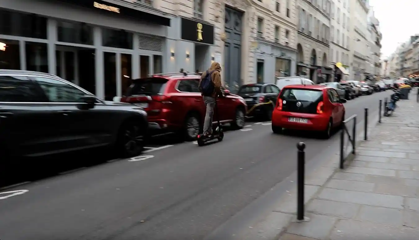 Paris’te elektrikli scooterlar için 2 Nisan’da referandum yapılacak