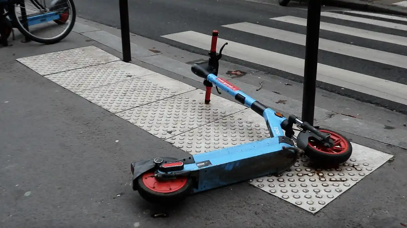 Paris’te elektrikli scooterlar için 2 Nisan’da referandum yapılacak